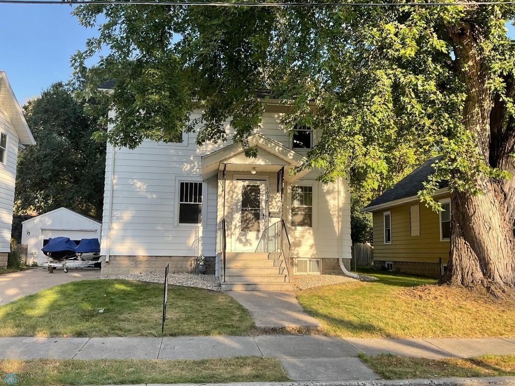 1037 8th Street N, Fargo, ND 58102