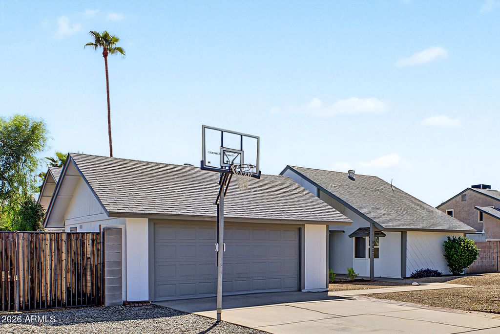 4401 W GELDING Drive, Glendale, AZ 85306 — photo 2