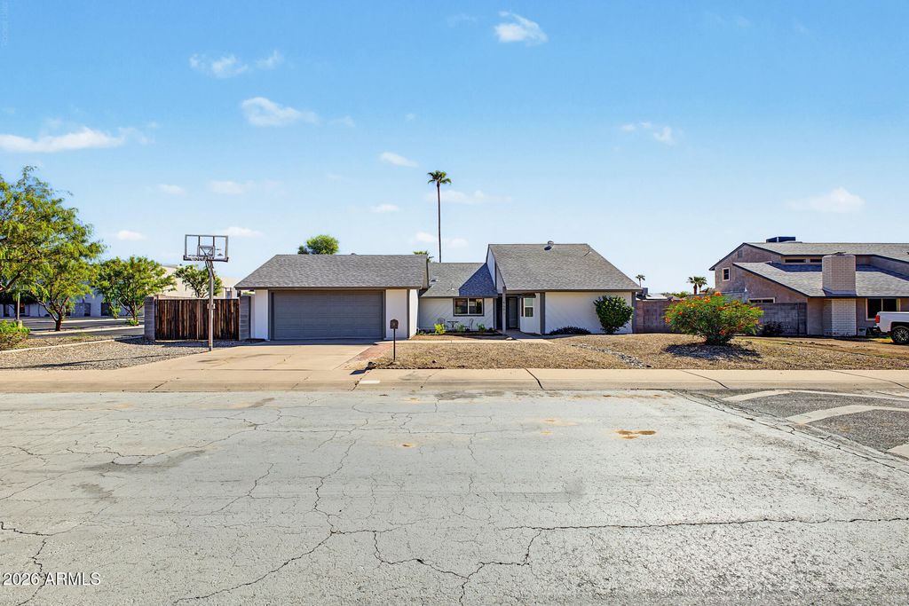 4401 W GELDING Drive, Glendale, AZ 85306 — photo 3