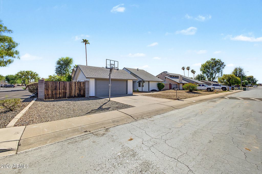 4401 W GELDING Drive, Glendale, AZ 85306 — photo 4