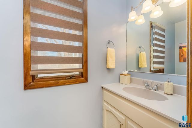 5913 W 27Th St Street, Sioux Falls, SD 57106