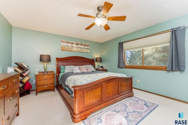 5913 W 27Th St Street, Sioux Falls, SD 57106