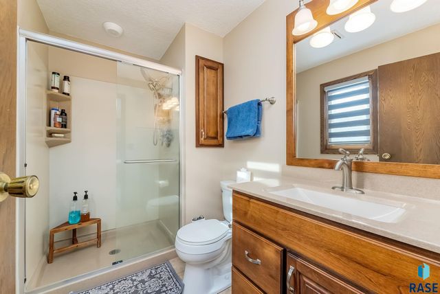 5913 W 27Th St Street, Sioux Falls, SD 57106