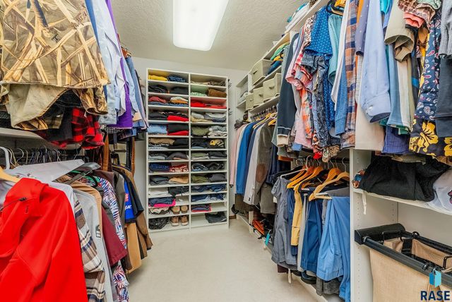 5913 W 27Th St Street, Sioux Falls, SD 57106