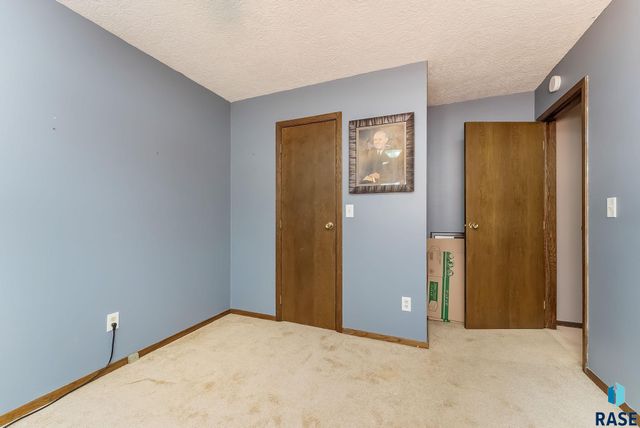 5913 W 27Th St Street, Sioux Falls, SD 57106