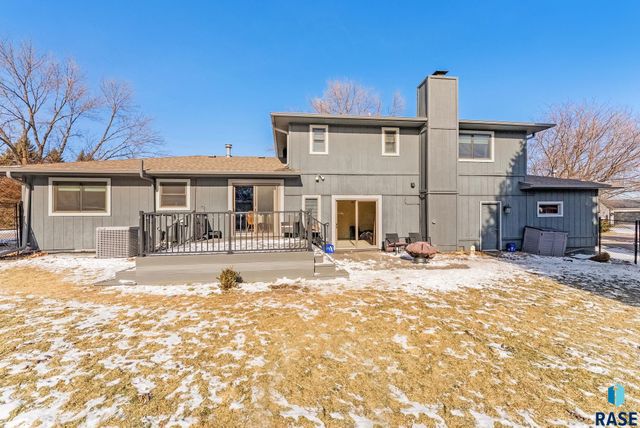 5913 W 27Th St Street, Sioux Falls, SD 57106