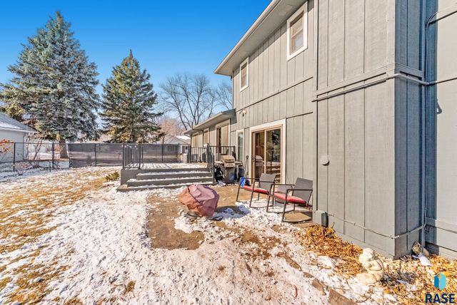 5913 W 27Th St Street, Sioux Falls, SD 57106