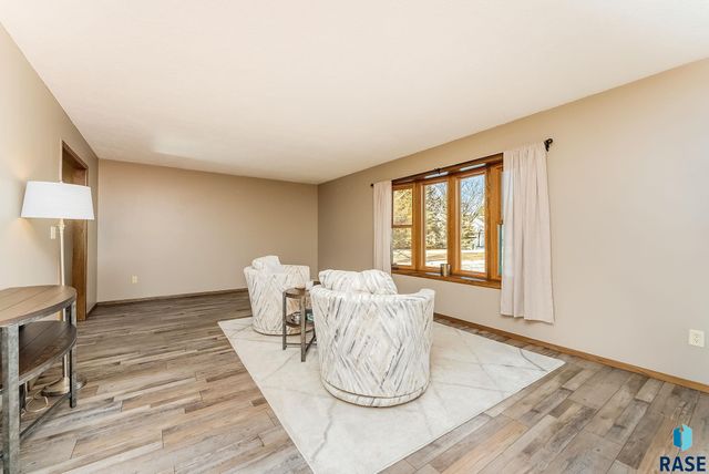 5913 W 27Th St Street, Sioux Falls, SD 57106