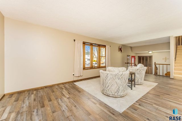 5913 W 27Th St Street, Sioux Falls, SD 57106