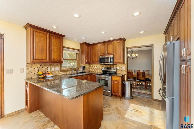 5913 W 27Th St Street, Sioux Falls, SD 57106