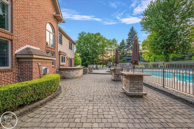 8849 Heatherwood Court, Washington Twp, MI 48095