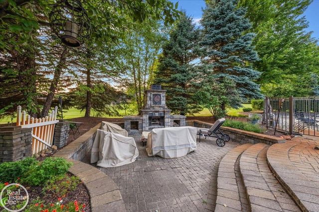 8849 Heatherwood Court, Washington Twp, MI 48095