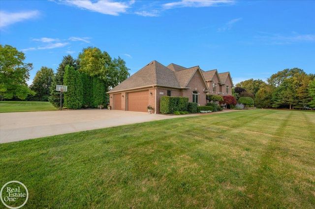 8849 Heatherwood Court, Washington Twp, MI 48095