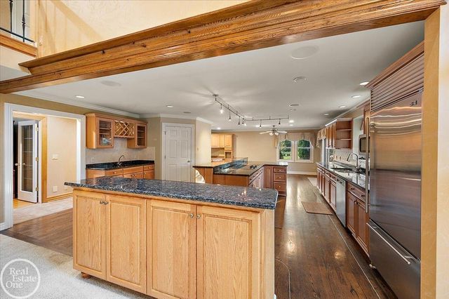 8849 Heatherwood Court, Washington Twp, MI 48095