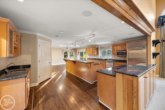 8849 Heatherwood Court, Washington Twp, MI 48095