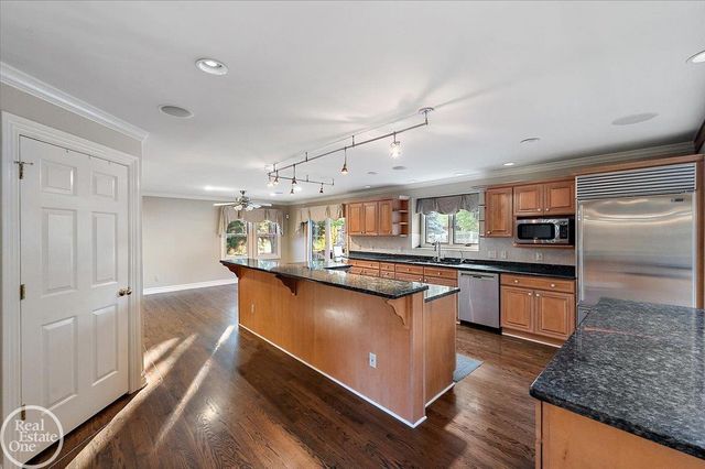 8849 Heatherwood Court, Washington Twp, MI 48095