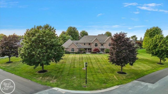 8849 Heatherwood Court, Washington Twp, MI 48095