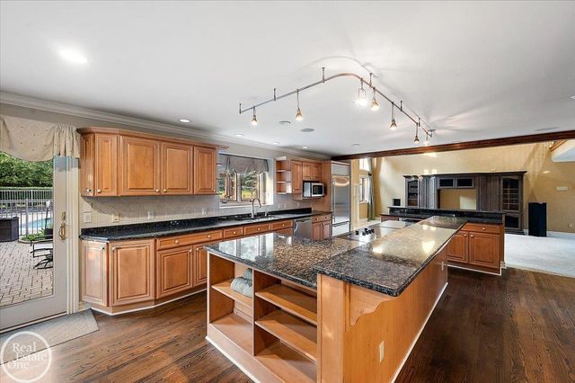 8849 Heatherwood Court, Washington Twp, MI 48095