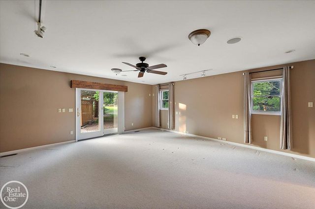 8849 Heatherwood Court, Washington Twp, MI 48095