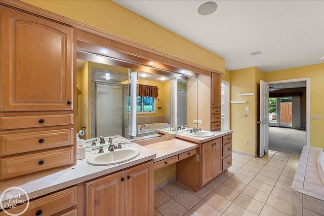 8849 Heatherwood Court, Washington Twp, MI 48095