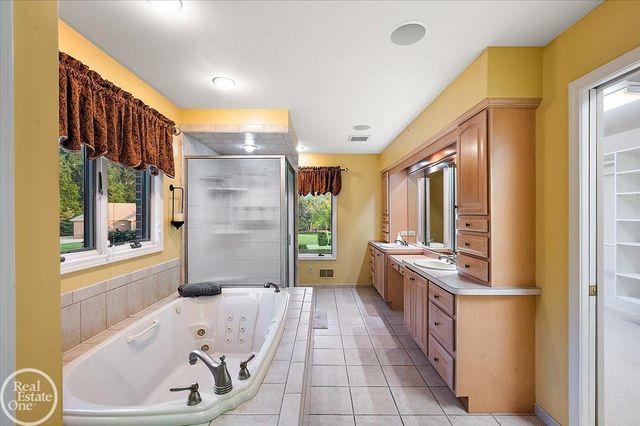 8849 Heatherwood Court, Washington Twp, MI 48095