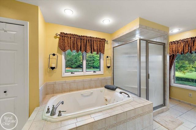 8849 Heatherwood Court, Washington Twp, MI 48095