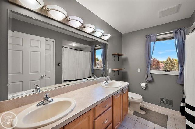 8849 Heatherwood Court, Washington Twp, MI 48095