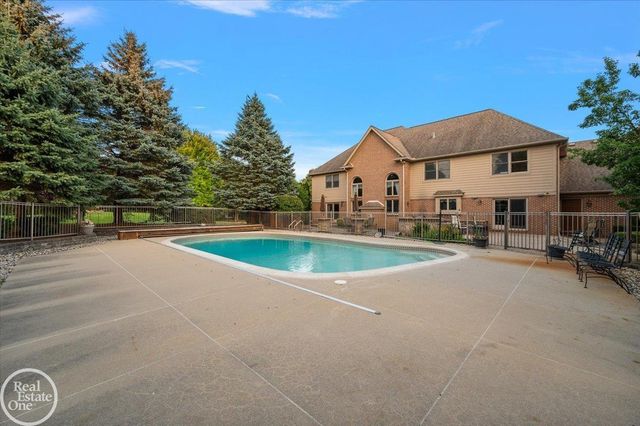8849 Heatherwood Court, Washington Twp, MI 48095