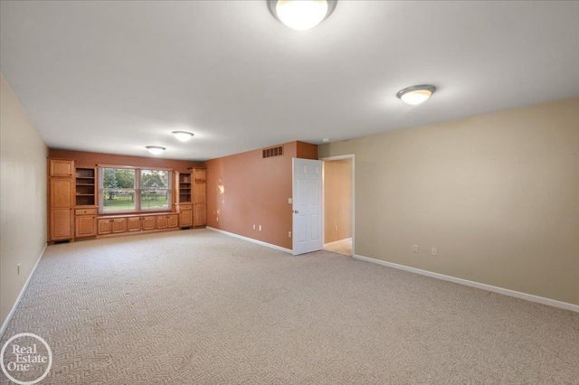 8849 Heatherwood Court, Washington Twp, MI 48095