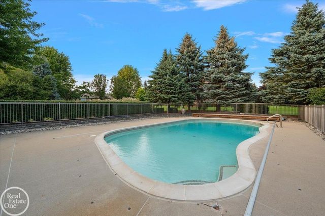 8849 Heatherwood Court, Washington Twp, MI 48095