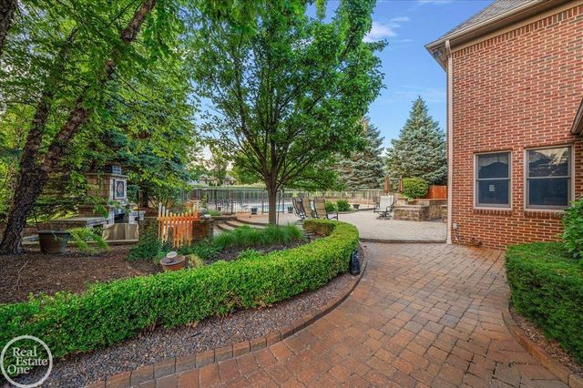 8849 Heatherwood Court, Washington Twp, MI 48095