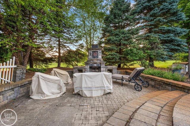 8849 Heatherwood Court, Washington Twp, MI 48095