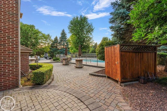 8849 Heatherwood Court, Washington Twp, MI 48095