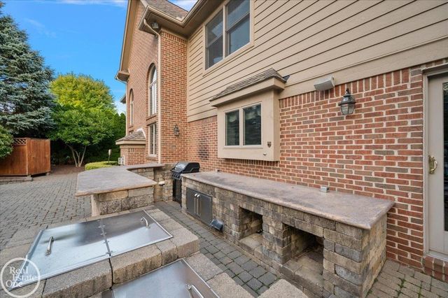 8849 Heatherwood Court, Washington Twp, MI 48095