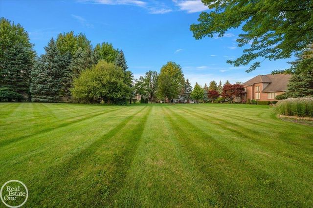 8849 Heatherwood Court, Washington Twp, MI 48095