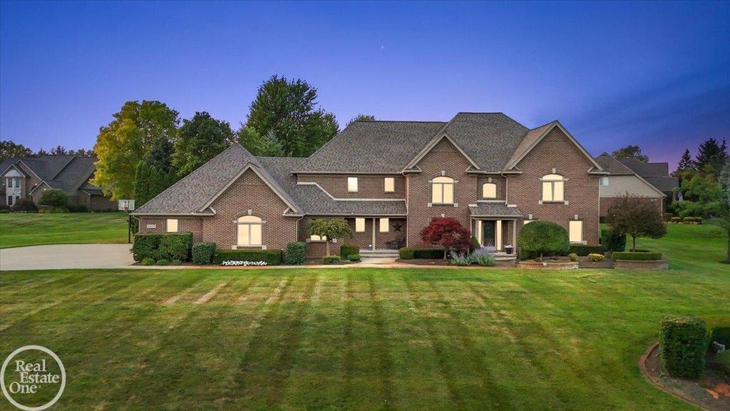 8849 Heatherwood Court, Washington Twp, MI 48095