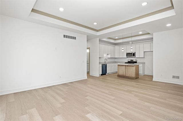 21963 Deer Brook Dr Drive 1, Southfield, MI 48075
