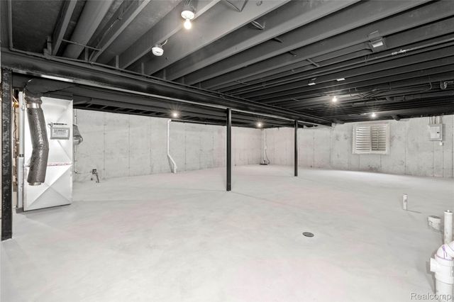 21963 Deer Brook Dr Drive 1, Southfield, MI 48075
