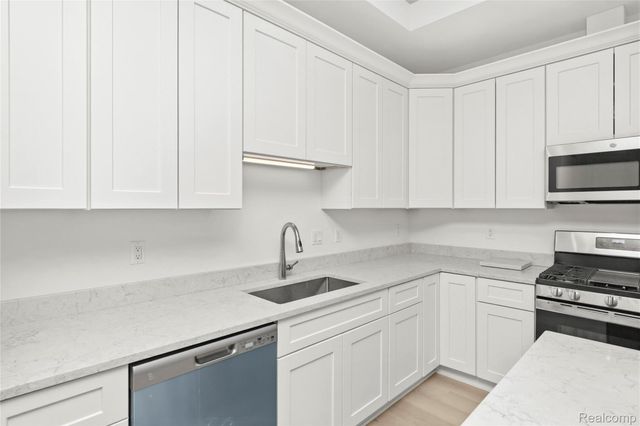 21963 Deer Brook Dr Drive 1, Southfield, MI 48075