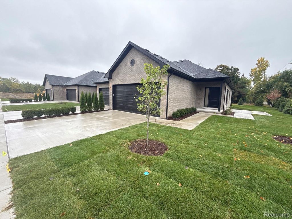 21963 Deer Brook Dr Drive 1, Southfield, MI 48075