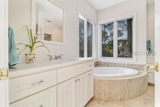 4 Bald Eagle Rd W, Hilton Head Island, SC 29928