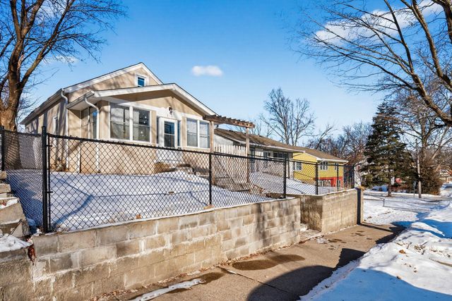 219 Winona Street W, West Saint Paul, MN 55118