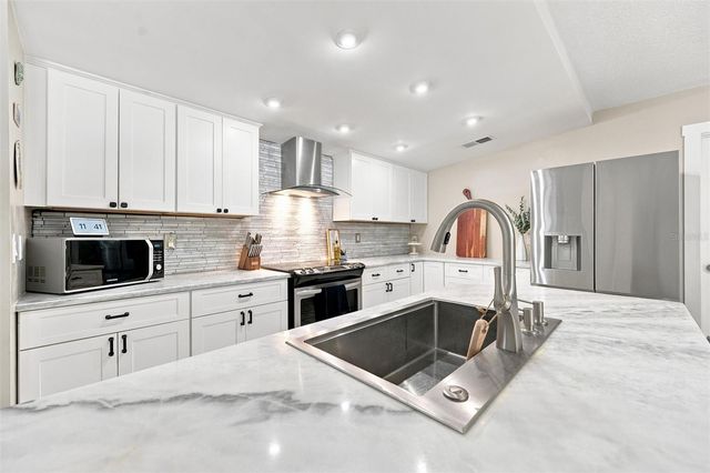 6230 CEDAR STREET NE, St Petersburg, FL 33702