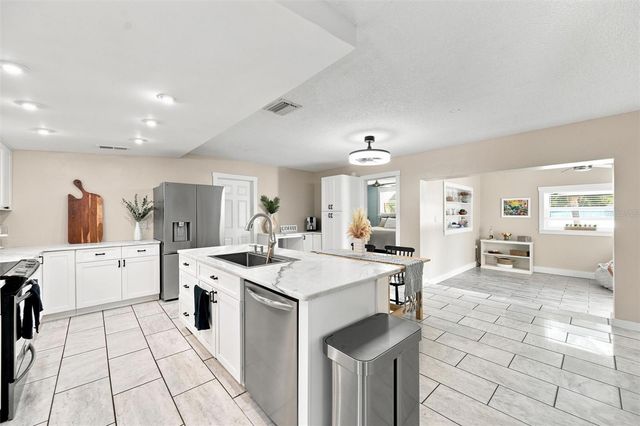 6230 CEDAR STREET NE, St Petersburg, FL 33702