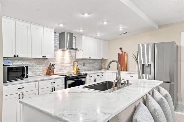 6230 CEDAR STREET NE, St Petersburg, FL 33702