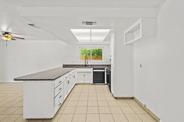 2615 E Norman Drive, Visalia, CA 93292