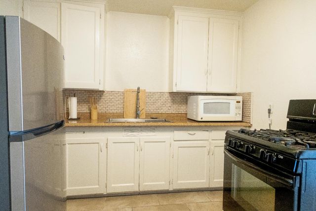 2428 S Poppy Avenue, Fresno, CA 93706