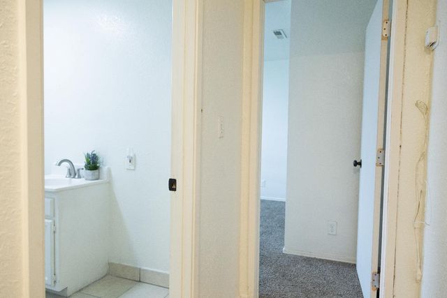 2428 S Poppy Avenue, Fresno, CA 93706