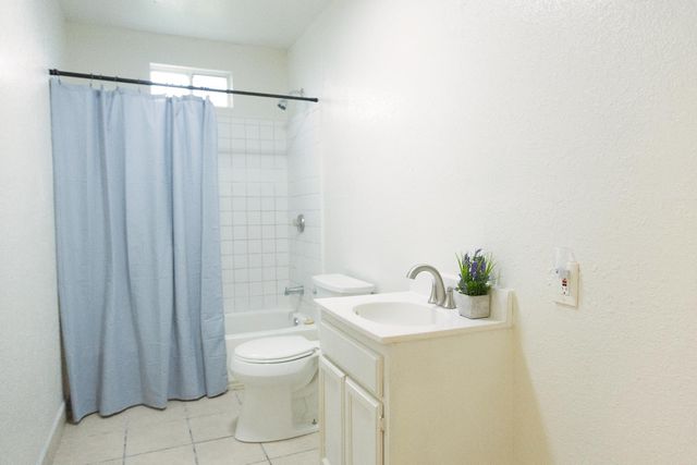 2428 S Poppy Avenue, Fresno, CA 93706