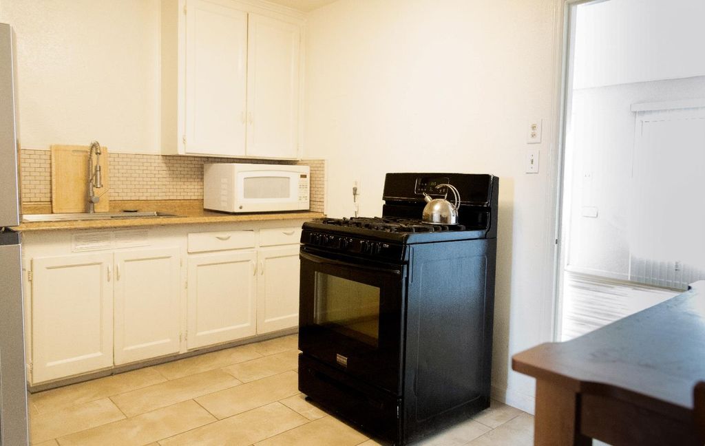 Image 20 of property listing at 2428 S Poppy Avenue, Fresno, CA 93706
